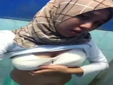 Ilyani Jilbab Kemeja Kotak Kotak Lagi Sange - BokepX18