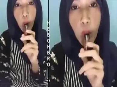 Ukhti Hijab Binal Sange Minta Isap Batang Pria